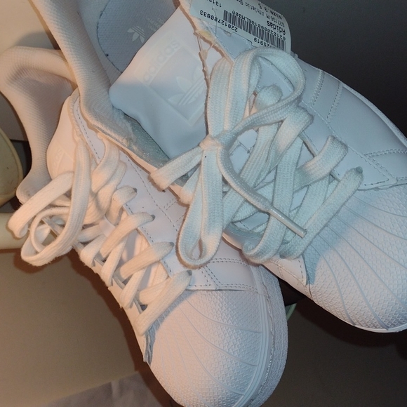 ADIDAS size 9.5. SheLL toes ment - Picture 3 of 3